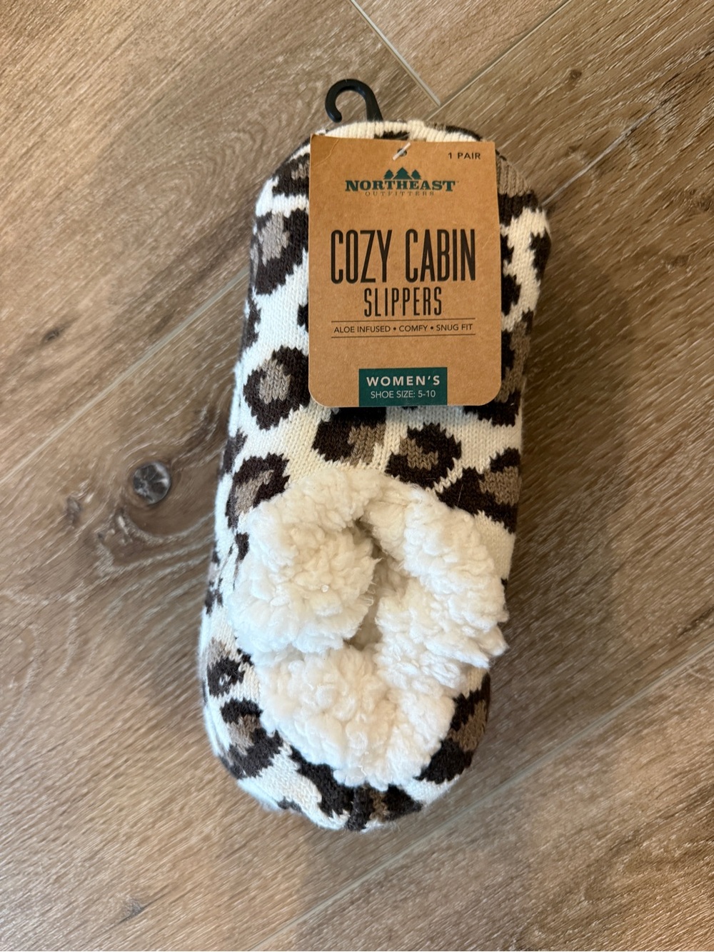 Cozy Cabin Women's Leopard Fleece Slippers - Cream/Brown